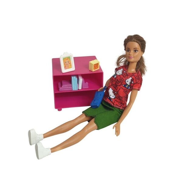 Barbie Doll & Accessories Set With Green Skirt Hello Kitty Red Top - Picture 3 of 6